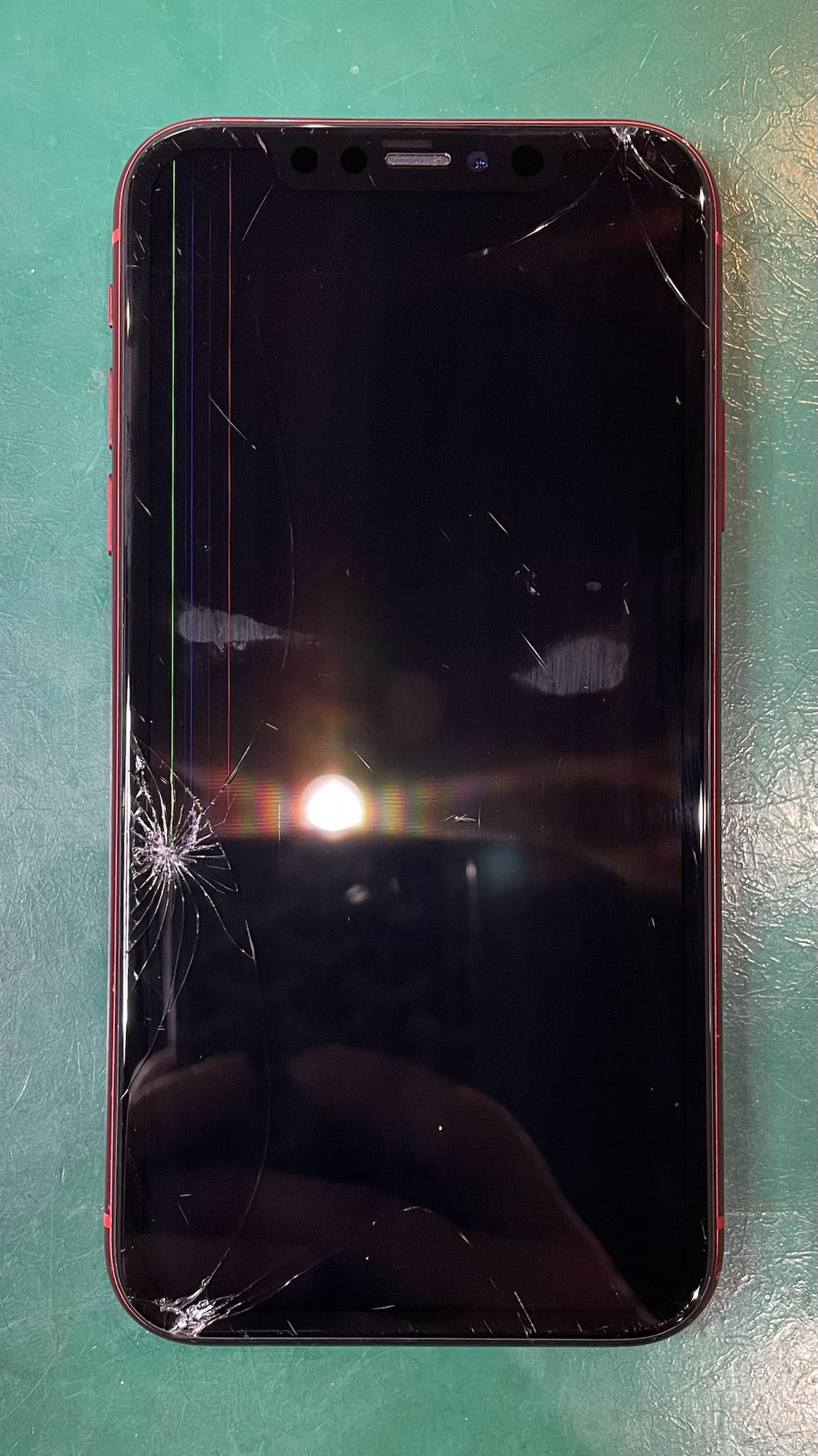 液晶がほぼ映らないiPhone11