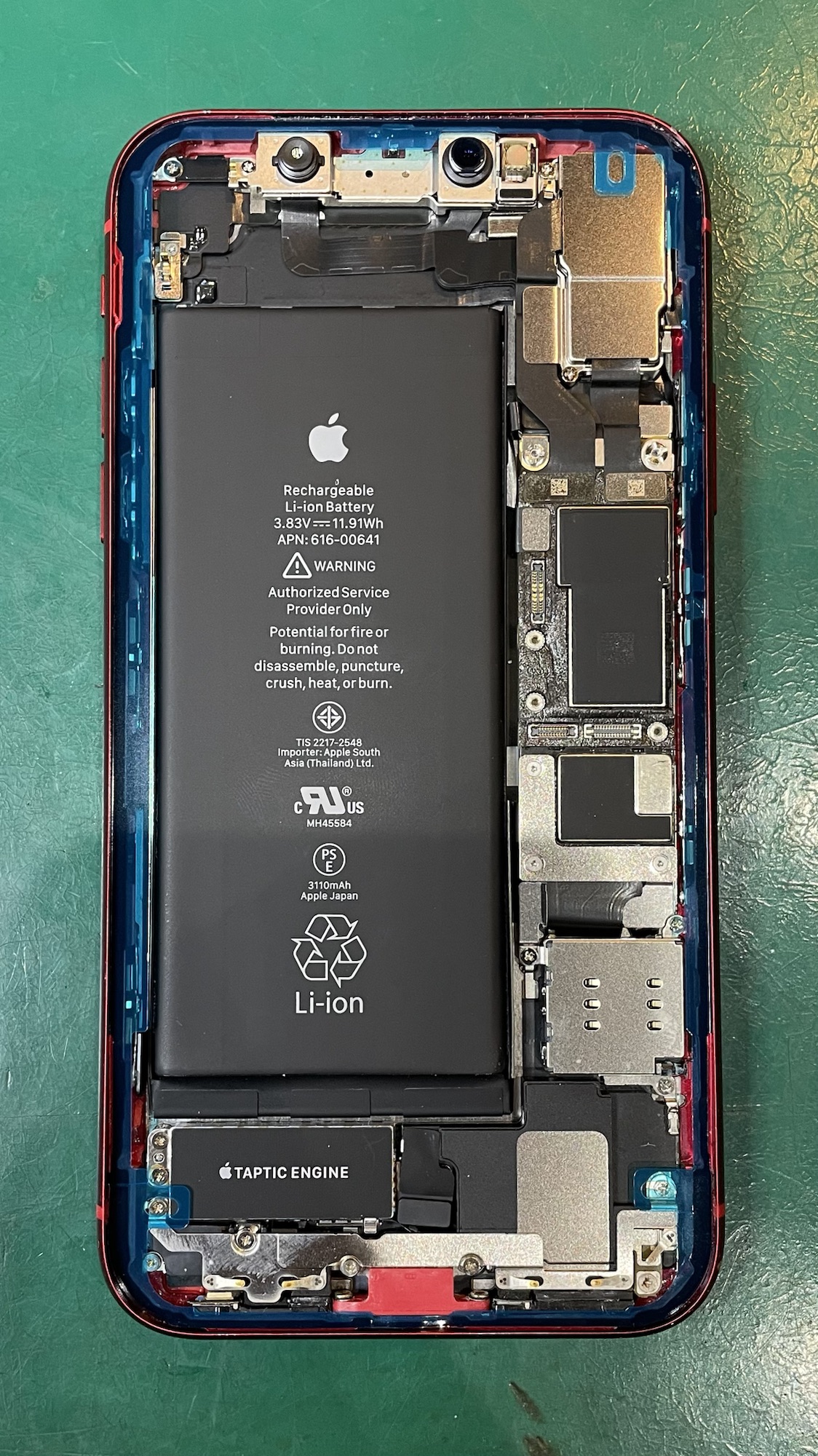 内部清掃と耐水テープを貼付したiPhone11